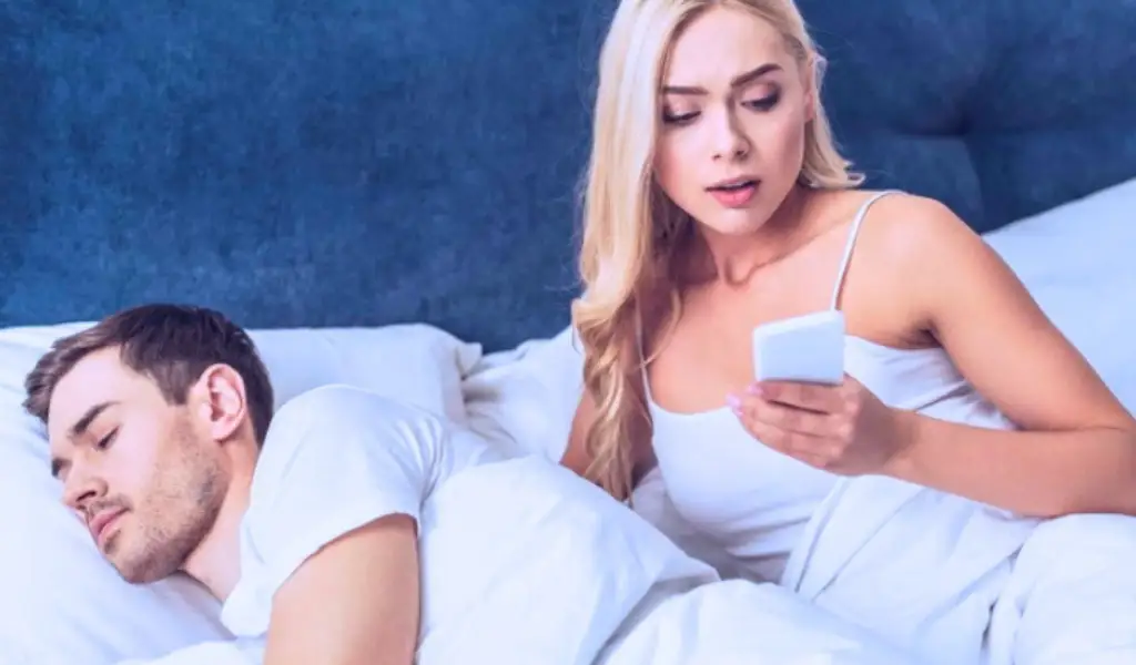 Signs He is Cheating on You